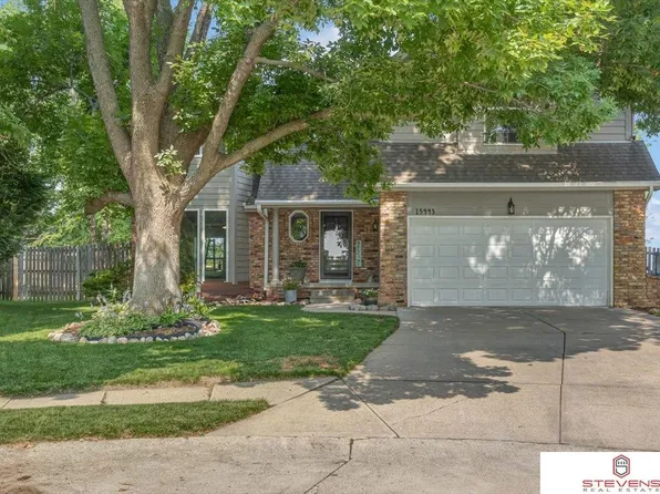 15443 Bemis Cir, Omaha, NE 68154