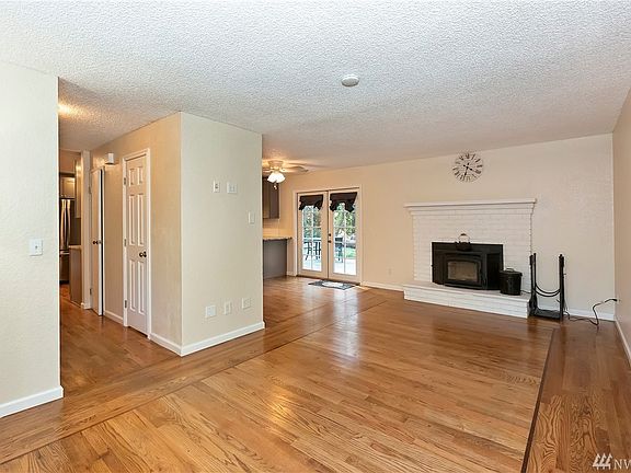 4th image of 747 SW Blackjack Ln