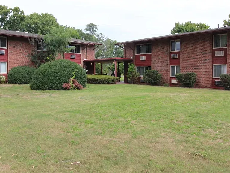 137 Hilliard St — Photo 2