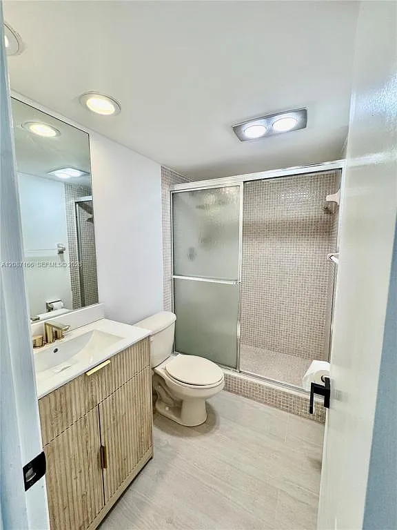 575 Oaks Ln — Photo 4