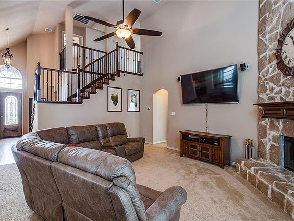 3rd image of 4417 Willett Ln