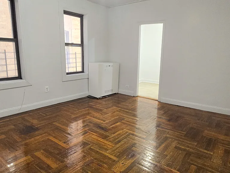 731 Gerard Ave #2B — Photo 3