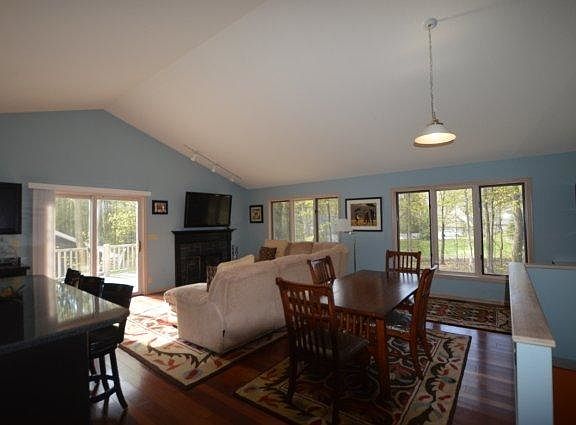 3rd image of 16 Wild Cherry Ln
