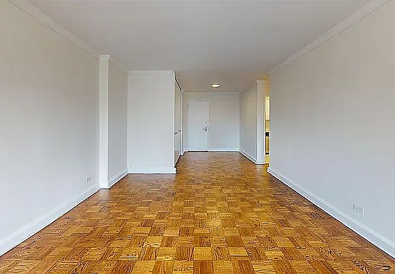 4th image of 353 E 83rd St APT 22B