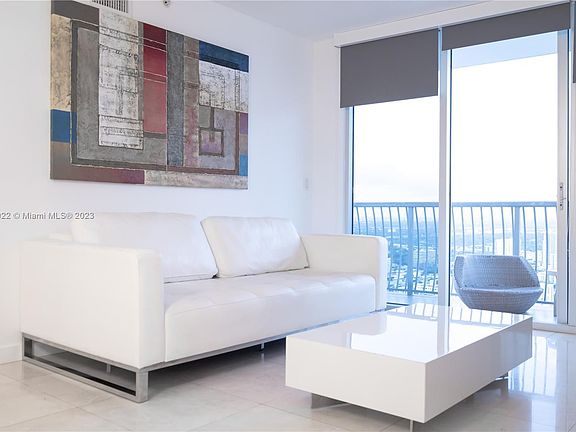 3rd image of 1750 N Bayshore Dr APT 5509
