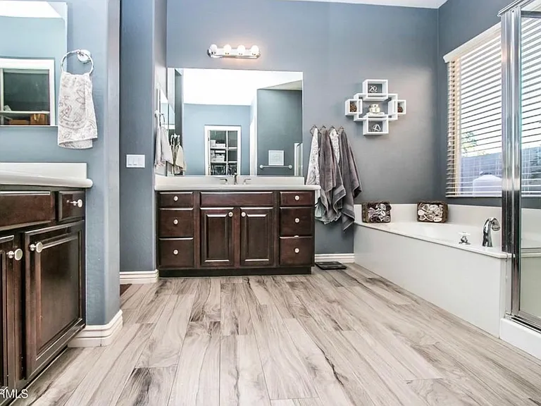 2560 E Wisteria Dr — Photo 15