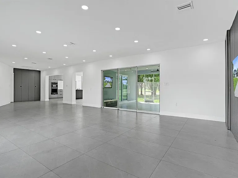 6700 E Tropical Way — Photo 4