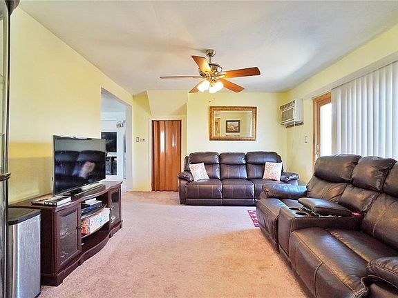4th image of 471 Eltingville Blvd