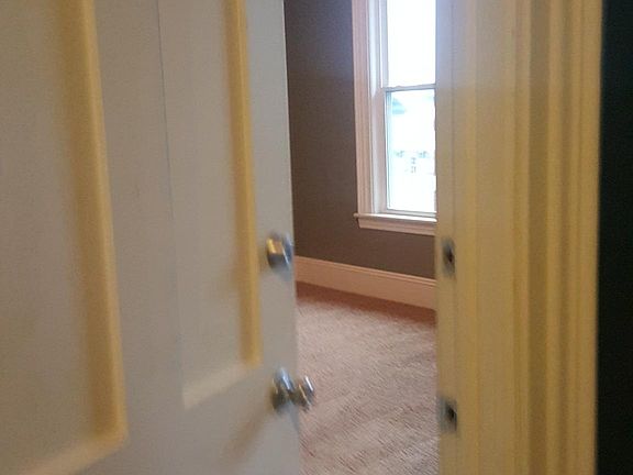 4th image of 224 S Walnut St APT 2