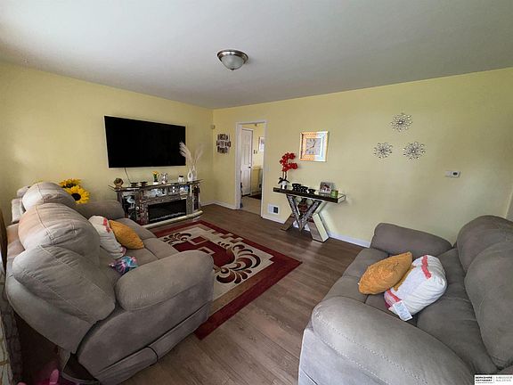 2nd image of 5223 Boyd St