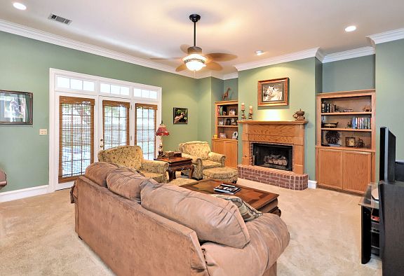 3rd image of 1233 Whitehall Pl