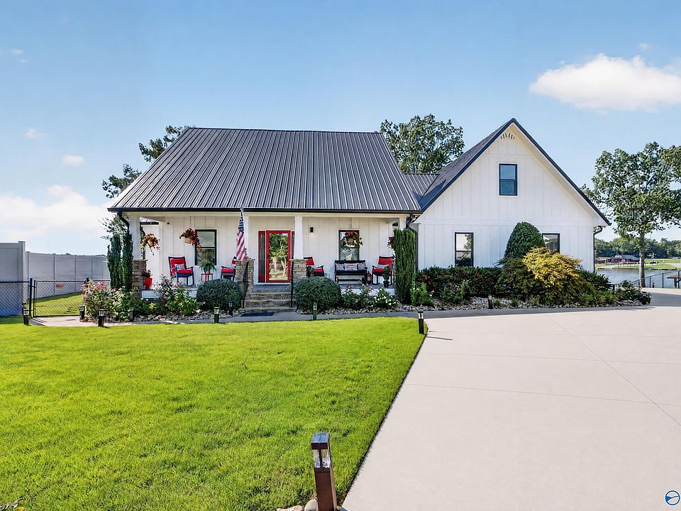 1st image of 3465 River Pointe Dr