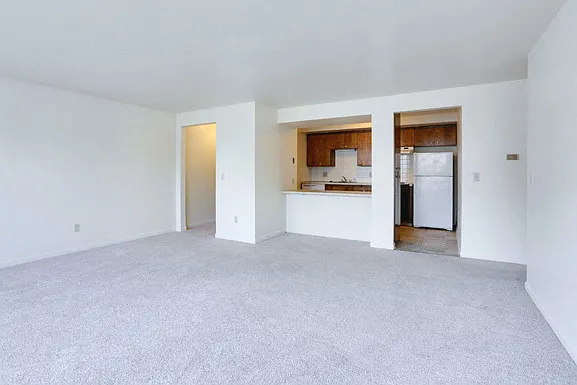 Berkley Manor Apartments — Photo 3
