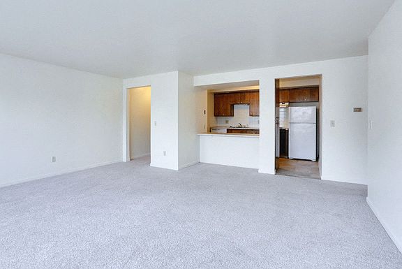 Dining Area - Breakfast Bar