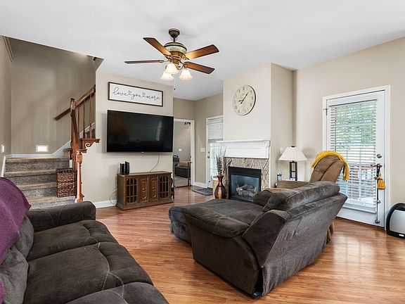 3rd image of 104 Mica Dr