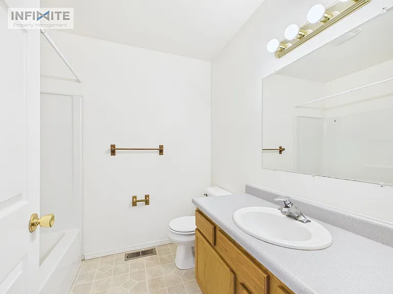 810 Mantle Dr #B — Photo 9