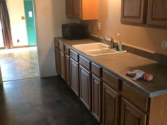 2nd image of 1006 Broadway St