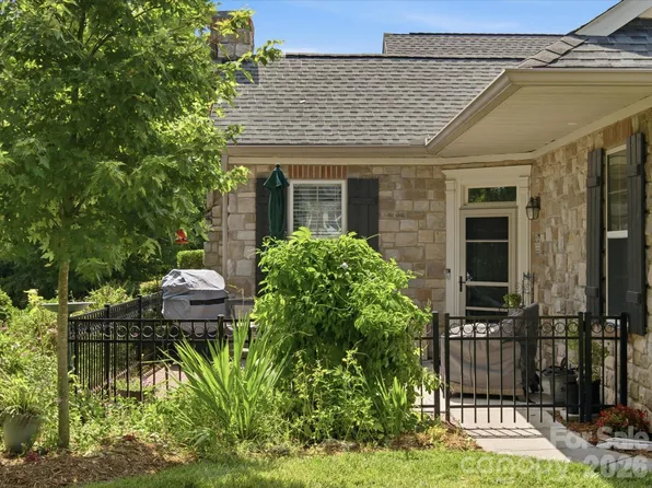 868 Ledgestone Ct, Tega Cay, SC 29708