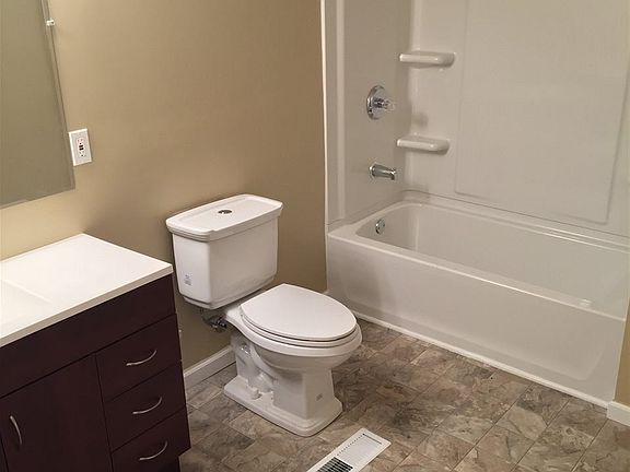 3rd image of 1016 Winthrop Ave