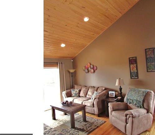 4th image of 310 Spring St
