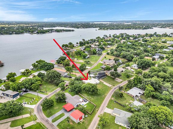 3rd image of 426 Circle Drive