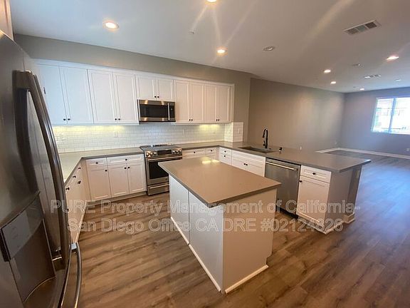 5th image of 713 Shoreline Rd