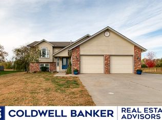 8504 Bald Eagle Cir, Manhattan, KS 66502