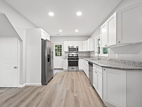 3rd image of 6 Madison Ave