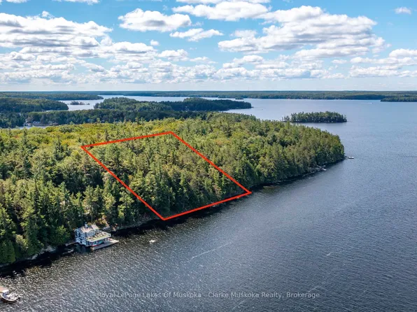 M81 Pine Is, Muskoka Lakes, ON P1L 1W8