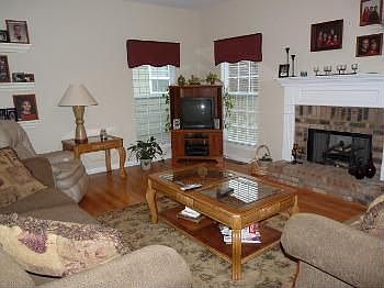 3rd image of 410 Mountain Mist Dr