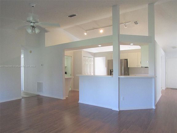 3rd image of 1113 SW Khan Dr