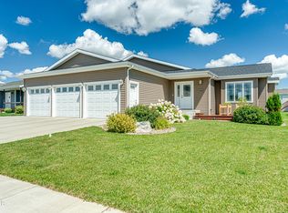 3359 Doubleday Dr, Bismarck, ND 58503