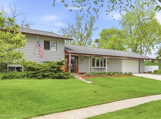 770 Woodlawn St, Hoffman Estates, IL 60169