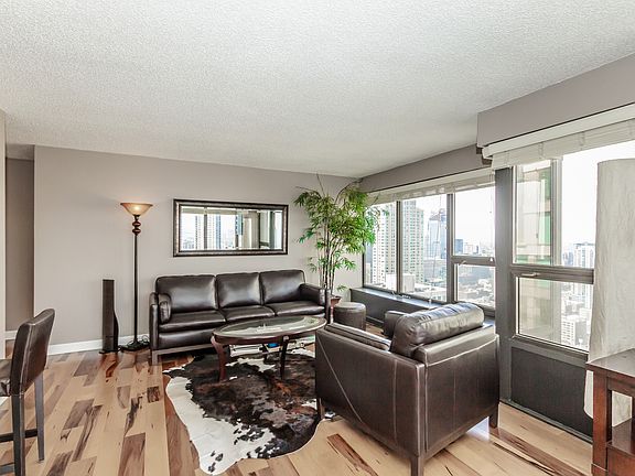 4th image of 30 E Huron St APT 5107