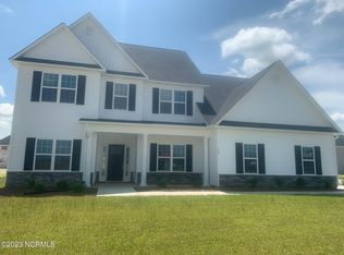 569 Appalachian Trl S, Jacksonville, NC 28546