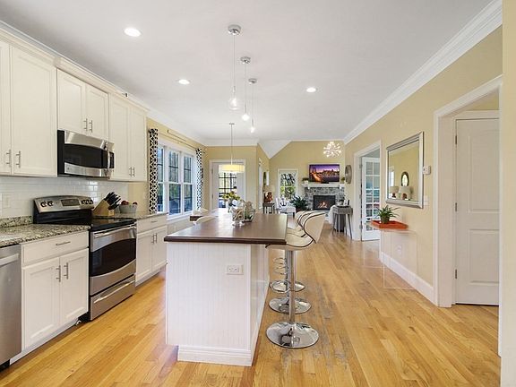 3rd image of 171 Sohier St