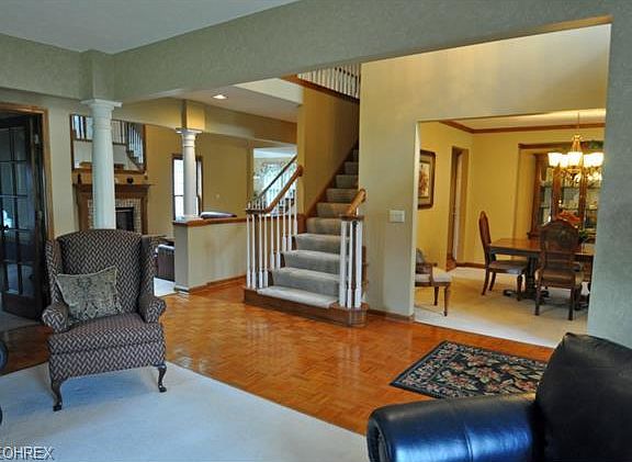 3rd image of 474 Moorewood Ave