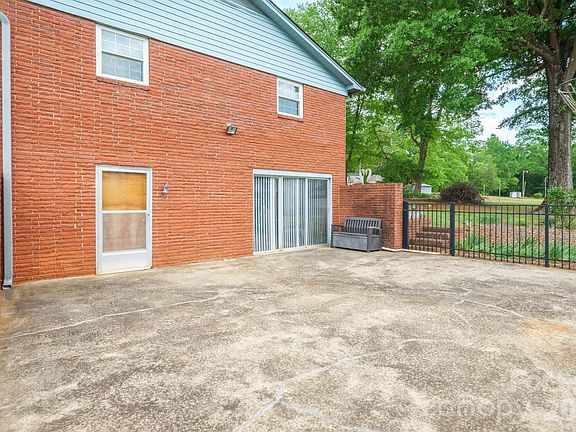 4th image of 2359 Hendrix Rd