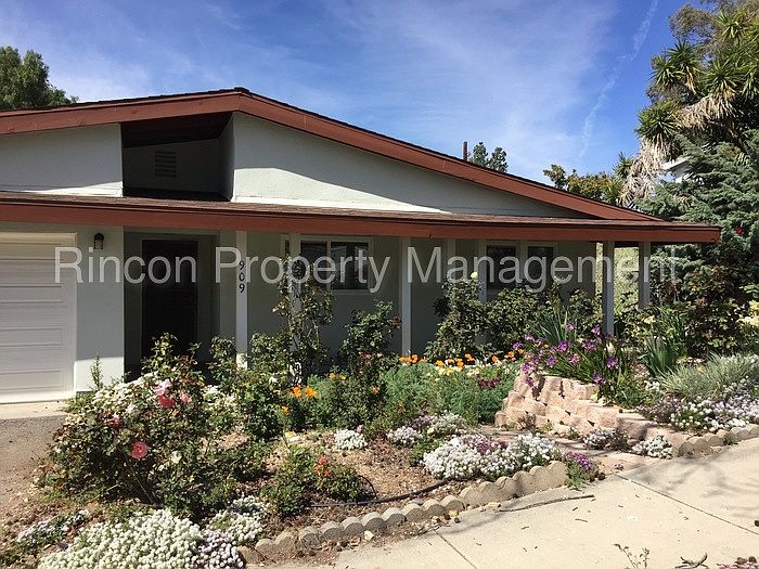 1st image of 909 Sheffield Pl