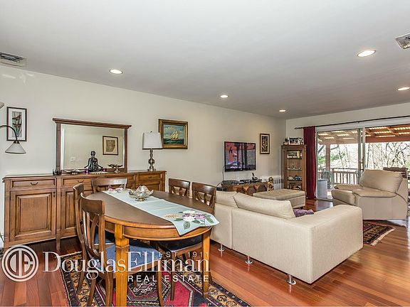 3rd image of 246 Lincoln Blvd
