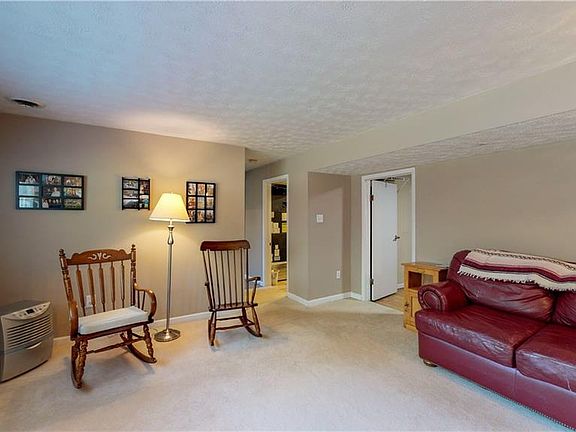 4th image of 29 Arnold Ave