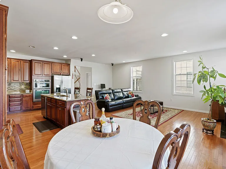 43245 Mitcham Sq — Photo 8