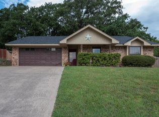 209 Guinevere Dr, Weatherford, TX 76086