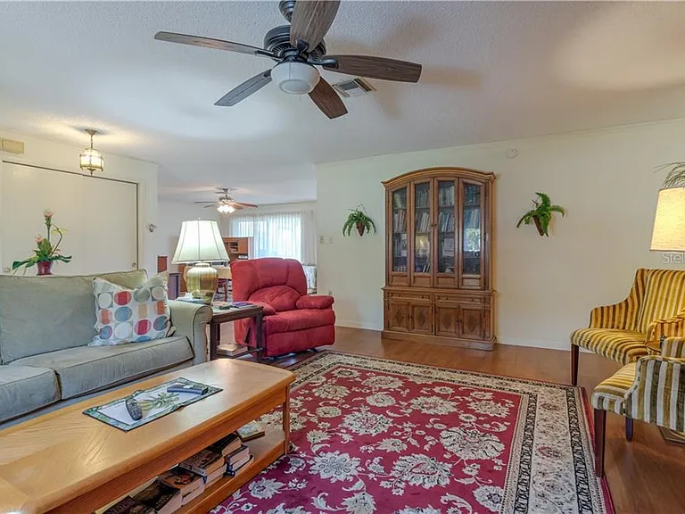 37 Oakland Hills Pl — Photo 6