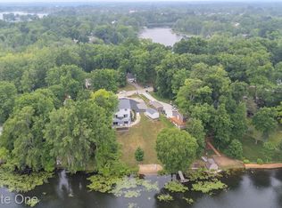 12265 Dollar Lake Dr, Fenton, MI 48430