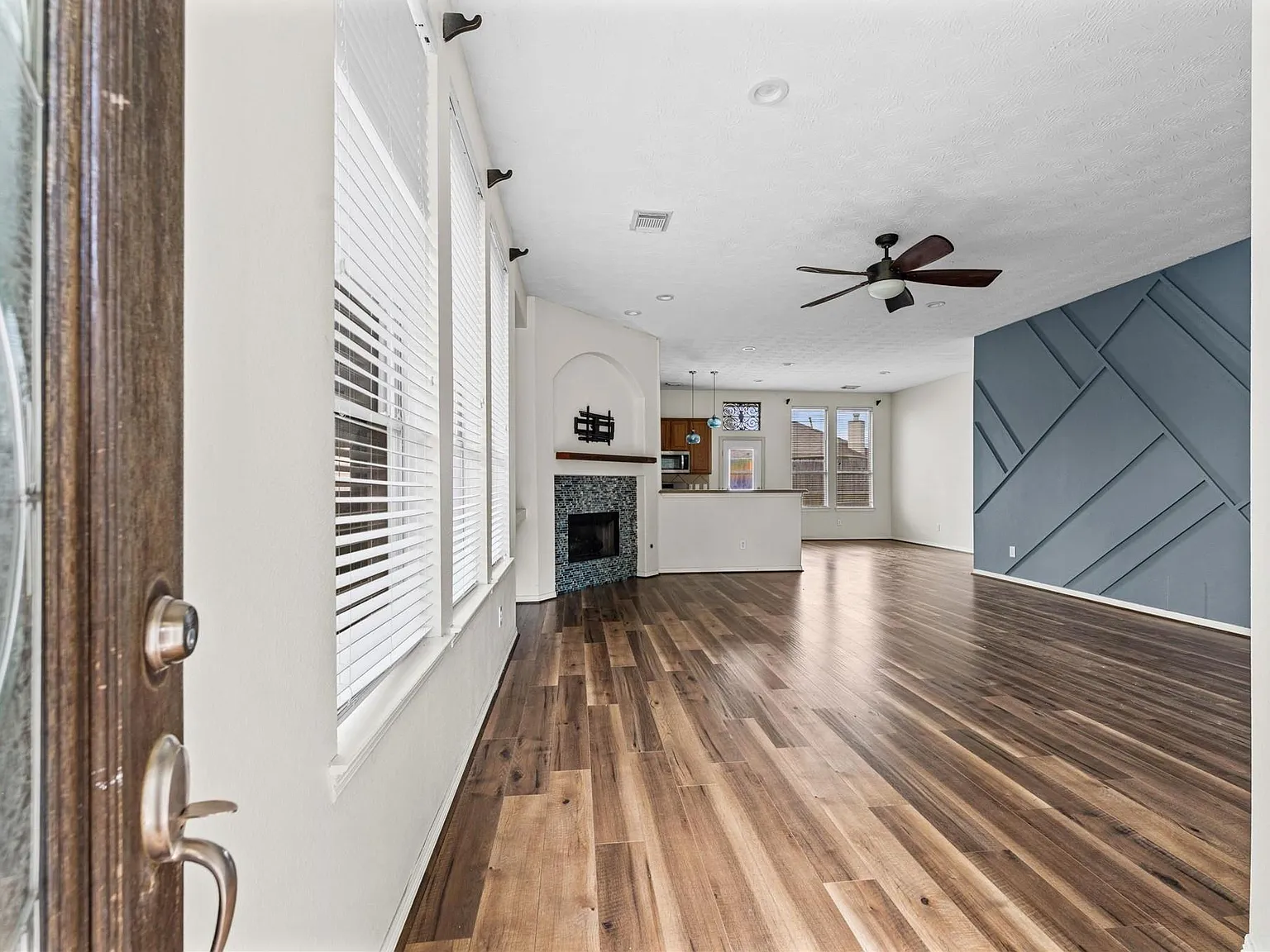 4 bed, 2.0 bath, 1785 sqft, $2,150 — Photo 4