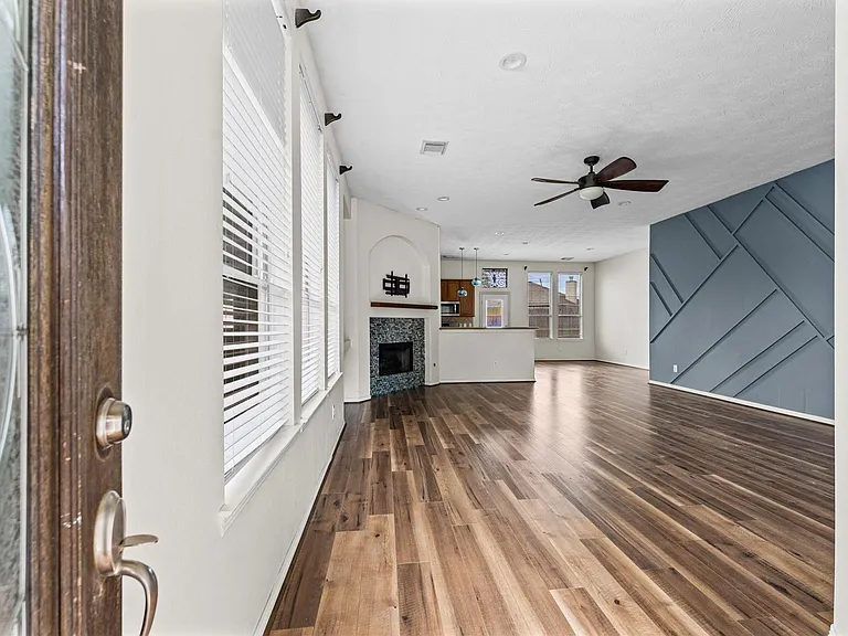1875 Redwood Ln — Photo 4
