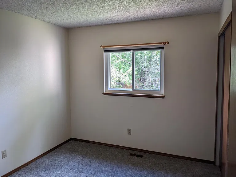 6220 Pemberton Way — Photo 14