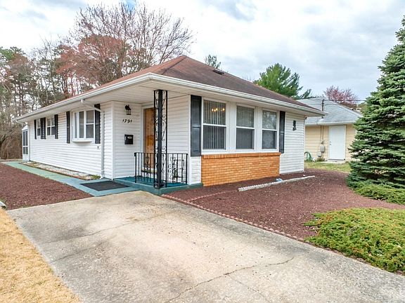 2nd image of 1791 Mount Everest Ln