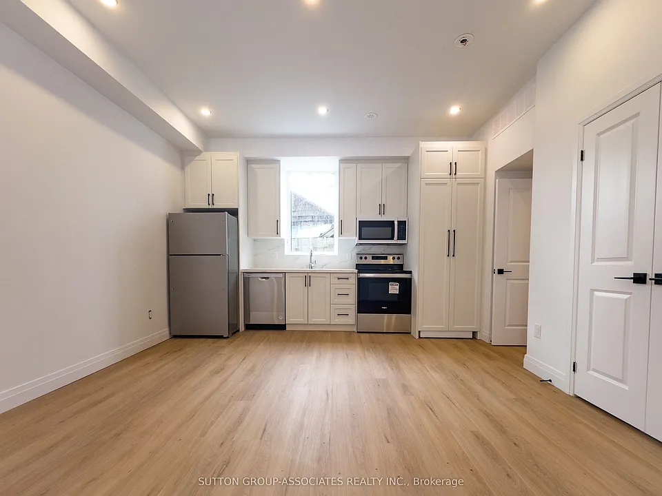 62 Hartley Ave
